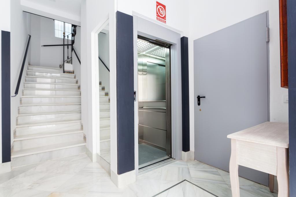 Hostly Acetres 2A-Penthouse In City Center-Fibre-Parking Opt إشبيلية المظهر الخارجي الصورة